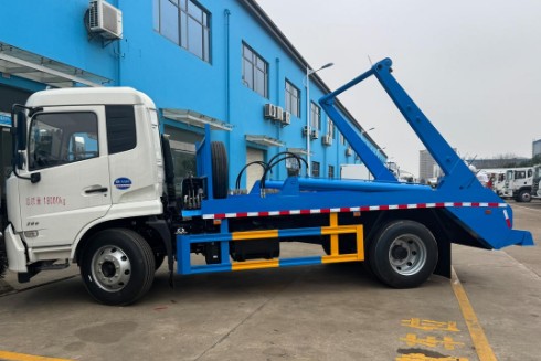東風天錦擺臂式垃圾車 東風天錦擺臂式垃圾車